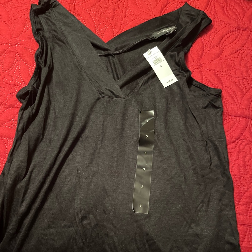 Banana Republic vneck tank Size S NWT